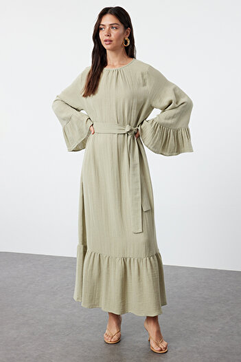 Trendyol Modest Mintgrünes Musselinkleid mit Rüschenrock - TCTSS24EB00255