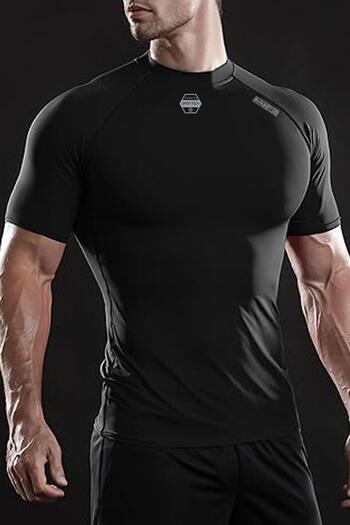 GHASSY CO. Ghassy Co. Ανδρικό αθλητικό μπλουζάκι Premium Fitness - Αναπνεύσιμο, Γρήγορο Στέγνωμα, Reflective Crest