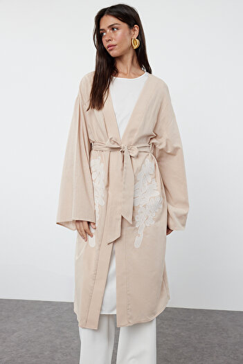 Trendyol Modest Tkané béžové vyšívané prádlo – čepice, Ferace a Abaya TCTSS24KK00010