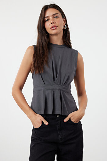 Trendyol Collection Dzianinowa bluzka w kolorze antracytowym - TWOSS24BZ00587