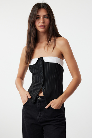 Trendyol Collection Ελαστική στράπλες μαύρη ριγέ μπλούζα - με κουμπιά, εφαρμοστά TWOSS24BZ00601