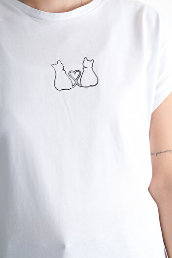 Moda Değirmeni Γυναικείο μπλουζάκι Cat Printed White Oversize - Ελαστικό κάτω μέρος BG1192-314-0002