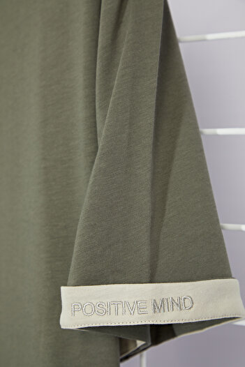 Trendyol Collection Antracitové vyšívané oversize bavlněné tričko - TMNSS24TS00176