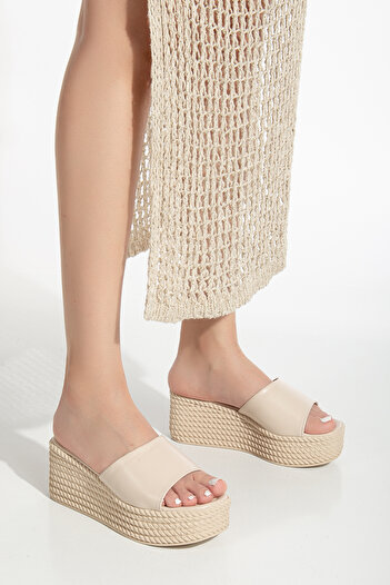 HCO Κομψές παντόφλες με τακούνι Marya Wedge