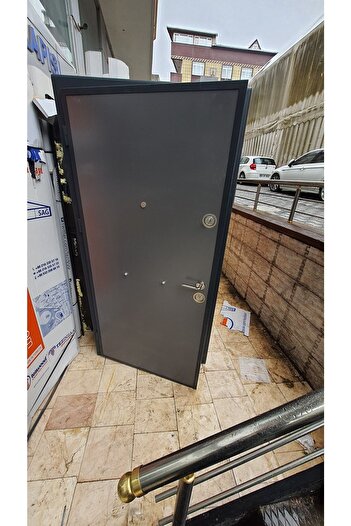 Tezdoor Kompozit Çelik Kapı, Statik Kasalı Beyaz Renk Düz Model Tırnaklı Sistem Sol Açılım