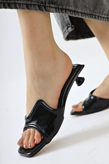 Limoya Nune Black Patent Leather Asymmetrical Banded Short Heeled Women's Slippers