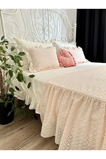 Decamor home Rustic Scallop 2 Pieces Pink Bed Runner Set with Inner Padding - Throw Pillow and Runner