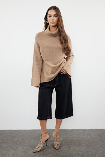 Trendyol Collection Turtleneck Mink Knitwear Sweater - Wide Fit, Soft Texture Twoaw24Kz00426