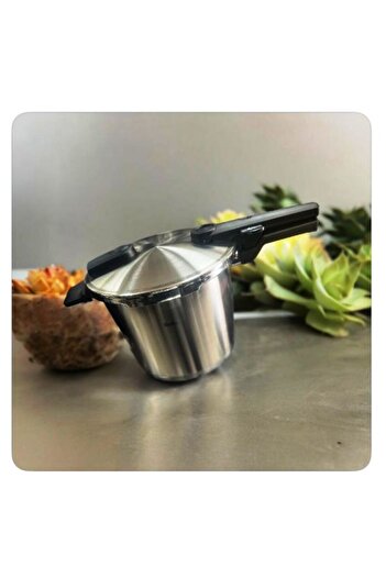 Fissler Vitaquick Premium - 4.5 lt Pressure Cooker