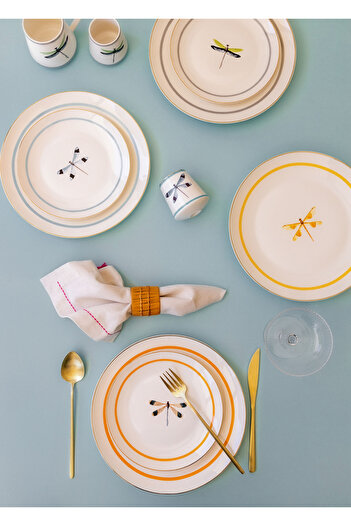 The Mia Dragonfly Serving Plate for 6 People