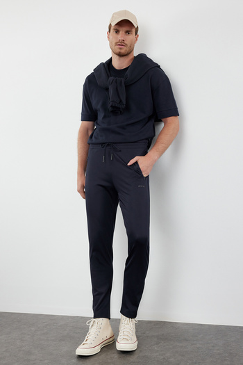 Trendyol Collection BlackSlimFit με φερμουάρ Τσέπη Αθλητικά Φούτερ - Tmnaw25ea00015