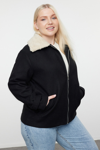 Trendyol Curve Black Wool Blended Cashmere Coat with Plush Collar - Regular Fit TBBAW25DD00000