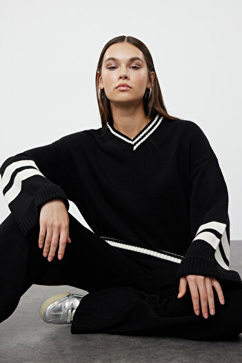 Trendyol Modest Black Striped Knitwear Set - Lower & Upper Skirt and Sweater TCTAW25US00011