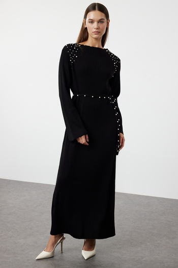 Trendyol Modest Μαύρη Ζώνη Πέρλες Λεπτομέρεια Κέντημα Πλεκτό Φόρεμα TCTAW25EB00010