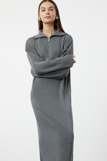 Trendyol Modest Pohodlné uzené pletené šaty na zip - TCTAW25EB00013