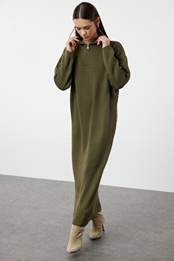 Trendyol Modest Πράσινο άνετο γιακά με φερμουάρ Bsic πλεκτό φόρεμα TCTAW25EB00013