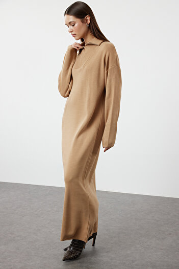 Trendyol Modest Άνετο πλεκτό φόρεμα Camel με φερμουάρ - TCTAW25EB00013