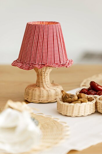 Maison Avf Kırmızı Pötikare Desen Kumaş Rattan Ayaklı Kablosuz Gece Masa Lambası