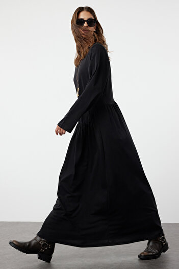 Trendyol Modest Φόρεμα Frilly Μαύρο Πλεκτό Oversize - TCTAW25EB00063
