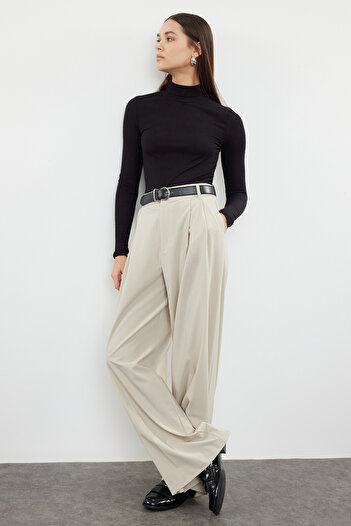 Trendyol Collection Тънък трикотажен пуловер - черен прозрачен вид TWOAW25KZ00062