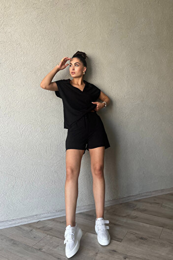 Seda Yalçın Atelier Black T-shirt and Shorts Set - Brand Model