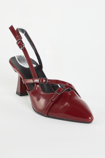 TRENDYOL SHOES Vínová lakovaná přezka s opaskem Detailní dámské boty na podpatku Takss24To00007