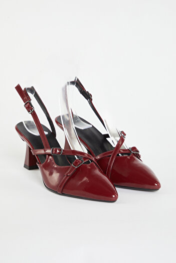 TRENDYOL SHOES Vínová lakovaná přezka s opaskem Detailní dámské boty na podpatku Takss24To00007
