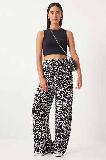 Happiness İstanbul Women's Viscose Palazzo Trousers - Off-White, Black Patterned, Flowy EN00606