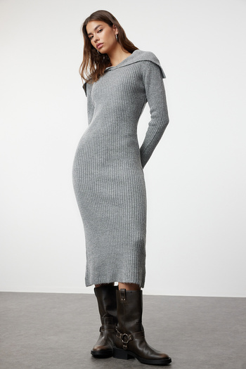 Trendyol Collection Turndown Collar Anthracite Midi Pletené šaty - měkká textura Twoaw25El00016