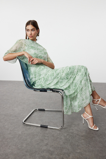 Trendyol Modest Πράσινη φλοράλ φούστα με στρώσεις σιφόν βραδινό φόρεμα TCTSS24DB00007