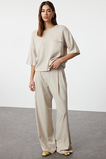 Trendyol Collection Πλεκτό πουλόβερ τσέπης μπεζ με λεπτομέρειες TWOAW25KZ00064