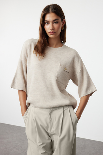 Trendyol Collection Πλεκτό πουλόβερ τσέπης μπεζ με λεπτομέρειες TWOAW25KZ00064