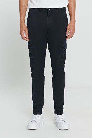 AC&Co / Altınyıldız Classics Pánské černé Slim Fit Slim Fit Cargo Pocket bavlněné pružné kalhoty