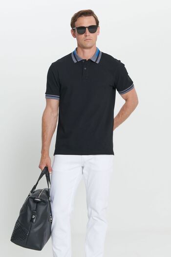AC&Co / Altınyıldız Classics Pánské černé tričko Slim Fit úzkého střihu, 100% bavlna, nerolovatelné polo tričko s výstřihem