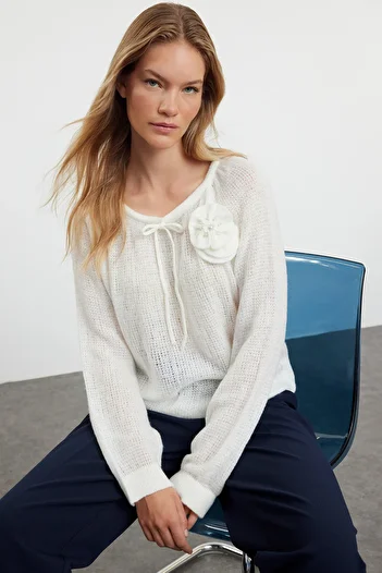Trendyol Collection Ecru Knitwear Sweater - Soft Texture, Transparent Rose Detail Twoaw25Kz00142