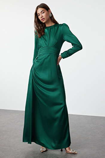 Trendyol Modest Βραδινό φόρεμα από σατέν υφασμένο σμαραγδί πράσινο - βραδινό φόρεμα με ζώνη TCTSS24DB00067