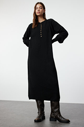 Trendyol Modest Μαύρο μανίκι με μαλακή υφή πλεκτό φόρεμα με κουμπιά TCTAW25EB00028