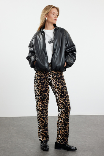 Trendyol Collection Oversize prošívaný kabát z umělé kůže – černý nafukovací, Twoaw25Mo00119