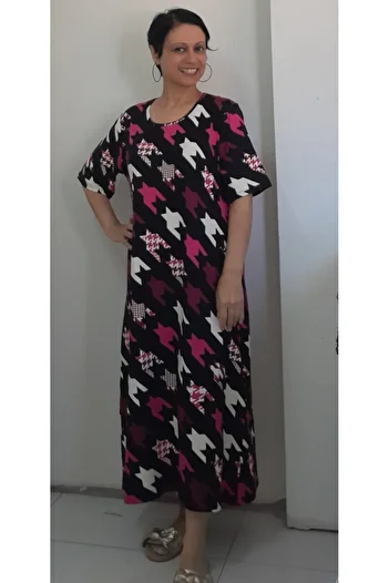 Mertcan Butik Μαύρο κοντομάνικο πλεκτό φόρεμα με ροζ σχέδιο