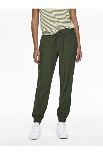 ONLY Klassische Hose Onlkelda-Emery Mittlere Taille Normal geschnittener Schlauch