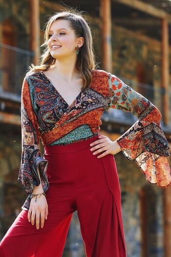 Los banditos Spanish Sleeve Crop Blouse