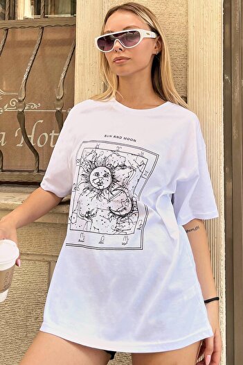 Swist White Sun And Moon Printed Oversize Women's Tshirt