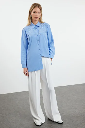 Trendyol Modest Modrá tkaná košile s detailem kamene - TCTSS24TG00080