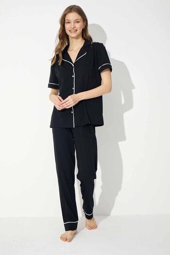 Siyah İnci Pijama damă, negru-alb, cu mânecă scurtă, din bumbac, cu nasturi și paspoal
