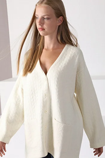 Ferraro Women's Ecru V-Neck Wool Knitwear Jacket