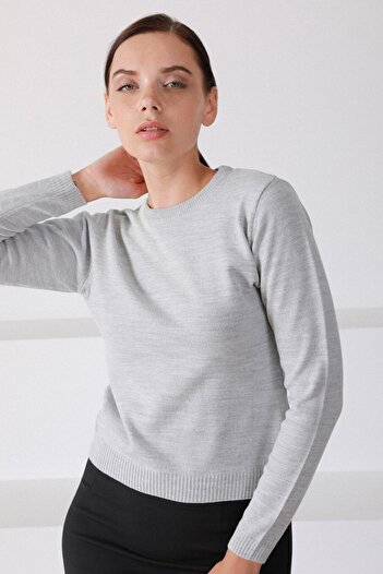 Ferraro Women's Gray Round Neck Knitwear Sweater