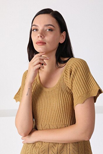 Ferraro Women's Camel Round Neck Waist Gathered Knitwear Sweater