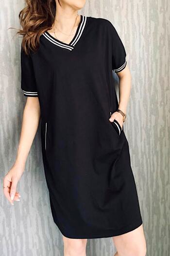 FEMELLE Women's Black V-Neck Pocket Standard Size Casual Daily Basic Combed Cotton Dress