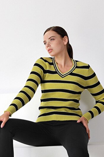 Ferraro Women's Pistachio Green V-Neck Striped Knitwear Sweater