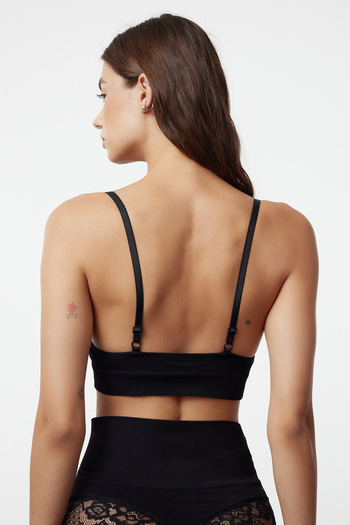 Trendyol Collection Μαύρο Bralette χωρίς σύρμα - Χωρίς ραφή και χωρίς πλήρωση, με ιμάντα σχοινιού THMAW22SU0043